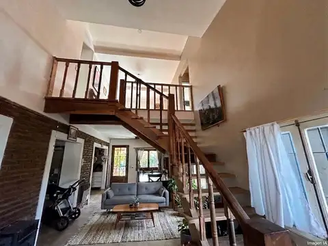 Casa en Venta con 3 cocheras