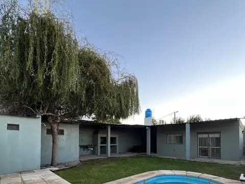 VENTA CASA EN ÁLVAREZ – 2 DORMITORIOS – JARDÍN CON PILETA