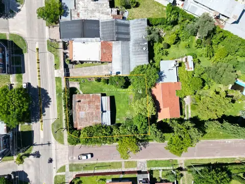 CASA SOBRE TERRENO COMERCIAL EN LOS 100