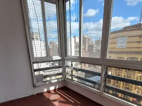Amplio departamento de dos dormitorios. Piso 9°