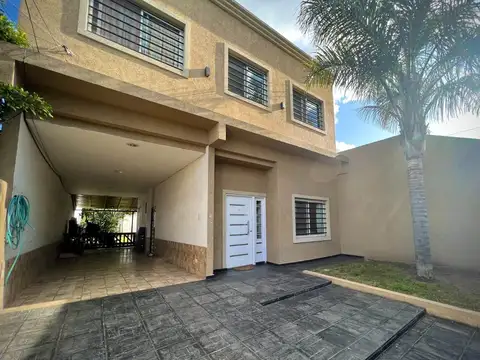 CASA EN VENTA LOMAS DE ZAMORA 5 AMBIENTES