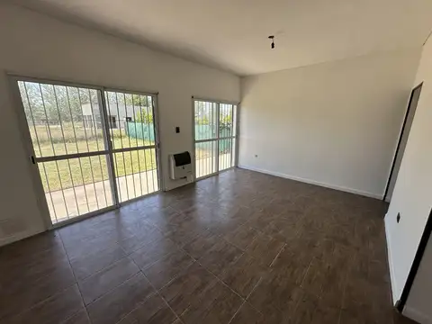 Casa 4 ambientes con 1 baño