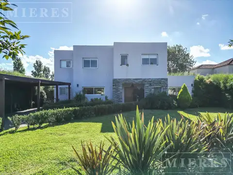 Casa en venta a la Laguna en San Benito - Villanueva