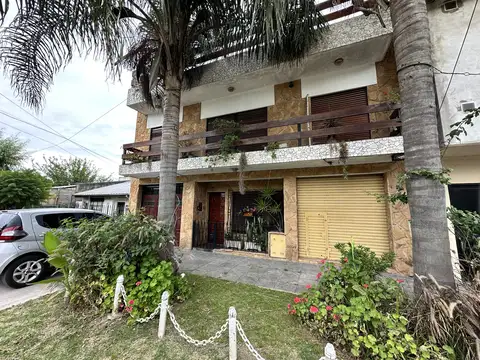 Casa de 6 ambientes más Local en el Centro de Jose C. Paz - Escritura y planos