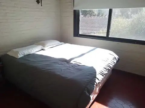 Casa 6 ambientes con 2 baños