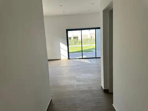 Casa en Venta en Pilar del Este - San Ramiro, USD 210.000
