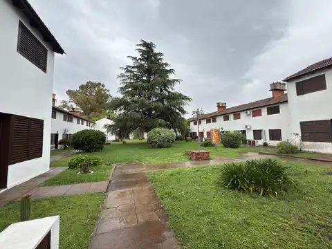 CASA EN VENTA EN PERGAMINO CON PATIO Y COCHERA