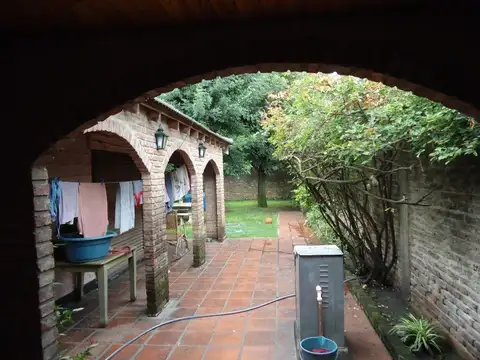 Santo Domingo nº 948 e/ Castanino y Bradley