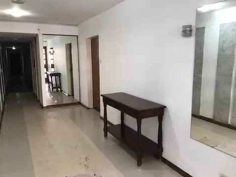 25 De Mayo 200, Piso 1°