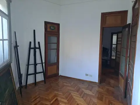 GUEVARA 200 - CHACARITA - CASA EN ESQ.,COMERCIAL o VIVIENDA.