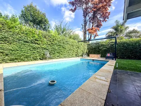 Casa en venta con parque y pileta Country Venado