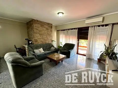 Casa 4 ambientes con 3 baños