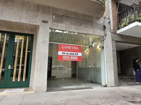 Local Comercial. Planta Baja: 3.50 x 6 m. A metros de Av. Cabildo