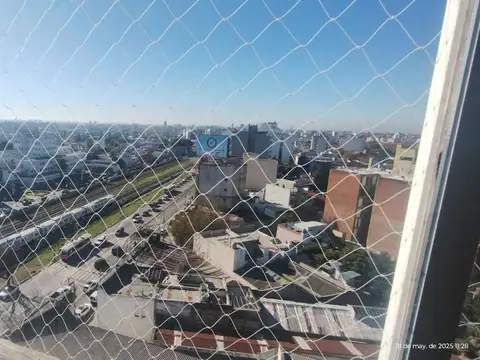 Departamento en edificio de categoria.