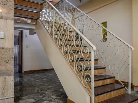 Casa 6 ambientes con 2 baños