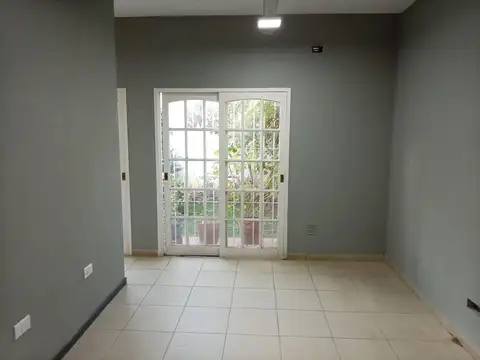 LOCAL COMERCIAL SOBRE CALLE ANICETO LA TORRE AL 100