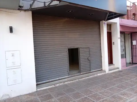 Local Comercial En Calle Aniceto Latorre Al 100