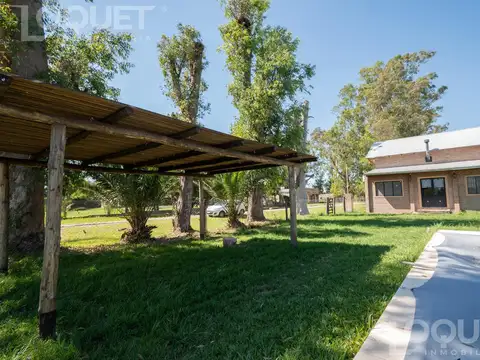 Casa con entrepiso en venta. Sauce Viejo