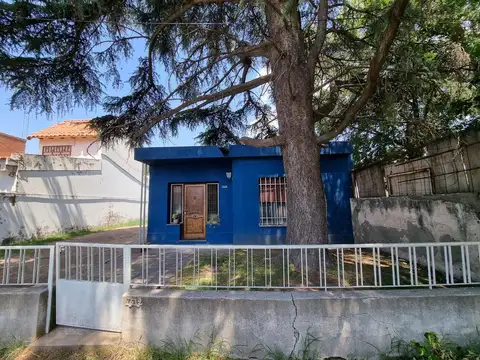 Casa de 2 Dormitorios a Reciclar en Barrio Fisherton, Rosario.