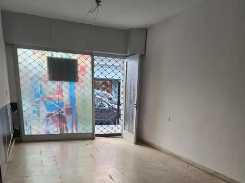 Local en venta en Olivos con baño excelente ubicacion