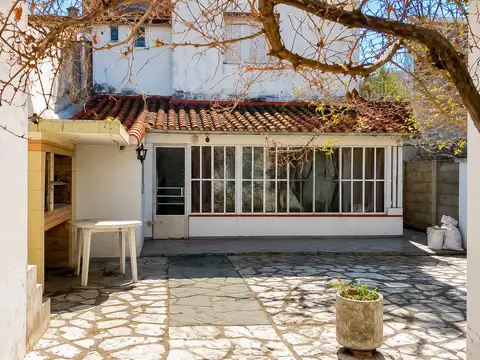 Casa 5 ambientes con 1 baño