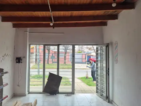 Local en Alquiler en Villa Mercedes, $ 300.000