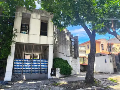 Casa 3 ambientes con jardín