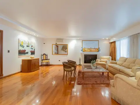 Casa 8 ambientes con 4 baños