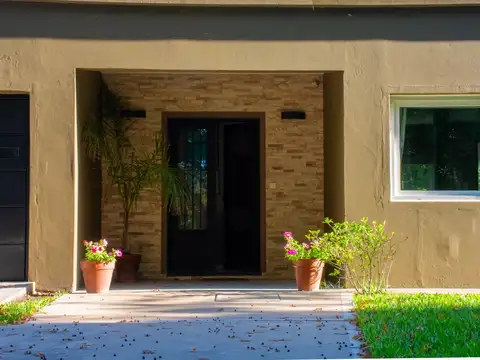 Casa en Venta, 5 Ambientes, en Barrio San Joaquin, Pavon, Exaltacion de la Cruz