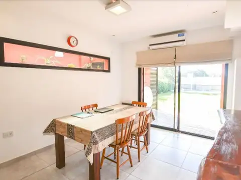 Casa 5 ambientes con 2 baños