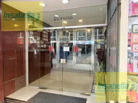 Oficina s/ Peatonal en VENTA