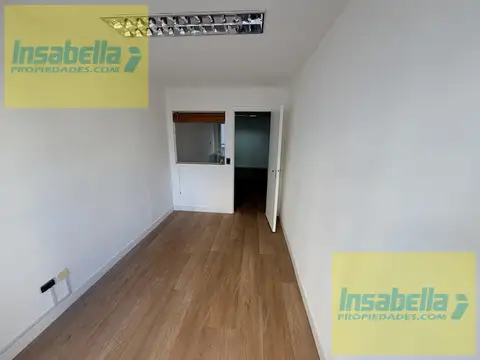 Oficina s/ Peatonal en VENTA