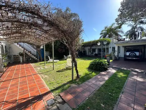 Casa 6 ambientes con 2 baños