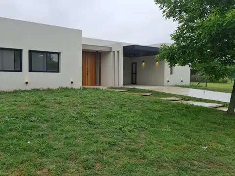 Casa en Venta en El Cantón - Barrio Golf, USD 290.000
