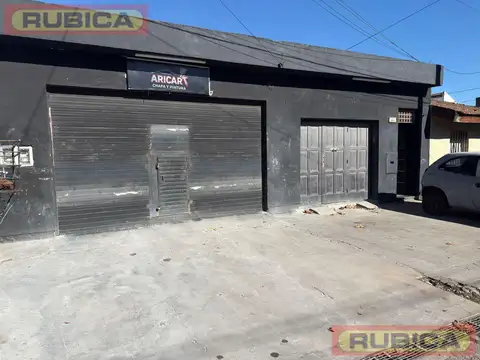 Casa sobre lote de 500m2 con gran potencial.