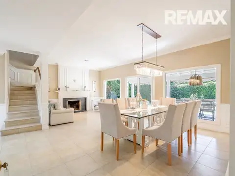 Casa en Venta con 2 cocheras