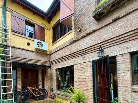 Casa en Venta con 3 cocheras