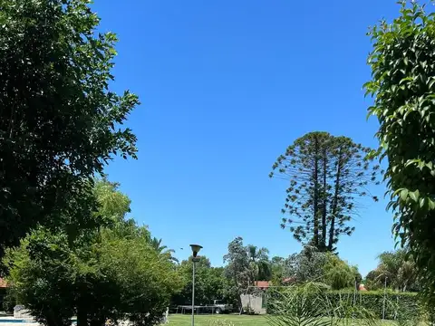 Casa Quinta 260 m² en 2.505 m² de tierra - Quincho c/ parrilla y pileta de natación  Villa Luzuriaga