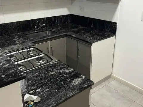 Semipiso 2 ambientes al frente con balcon y cochera