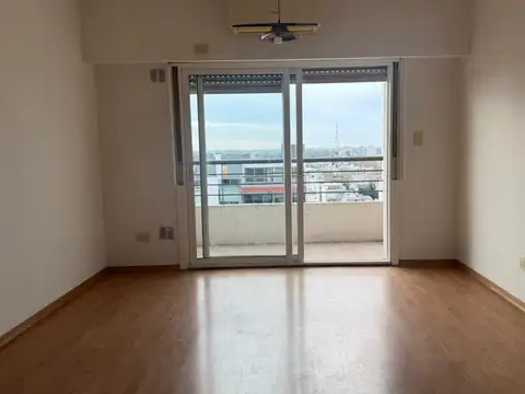 ALQUILER Monoambiente en Piso Alto Muy Luminoso en Villa Urquiza. Apto Profesional