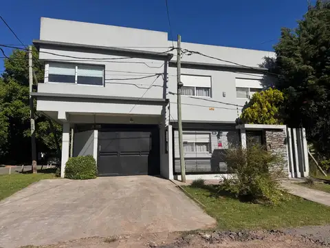 Casa en Venta en Gonnet [Cod: 2852-51]