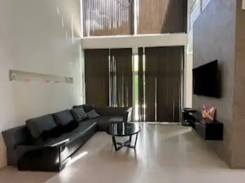 Casa 5 ambientes con 4 baños