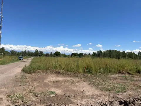 CALLE PUBLICA E HIPOLITO YRIGOYEN 100