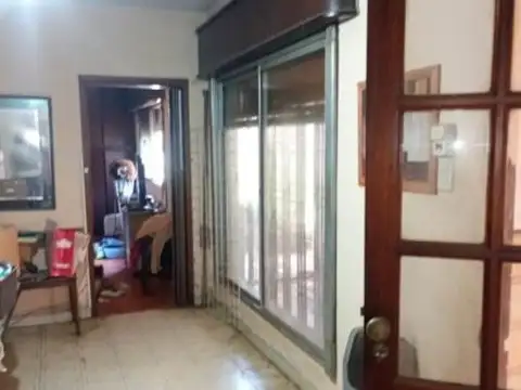Casa en Venta en VILLA LUGANO con 6 ambientes 2 Cocinas 2 Baños Garaje Fondo libre