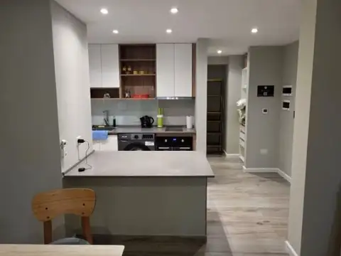Rojas 300, Piso 1