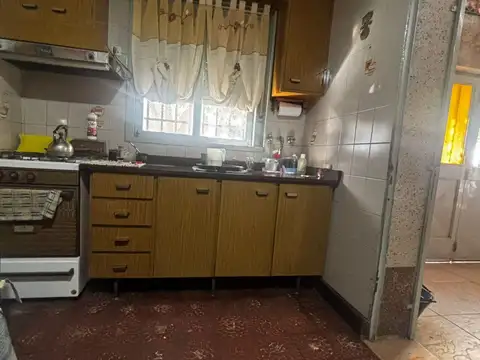 Casa 4 ambientes con 1 baño