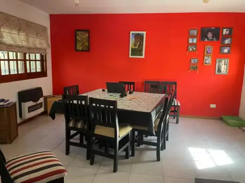 Casa 5 ambientes con 3 baños