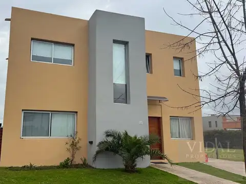 Casa 4 ambientes con 3 baños