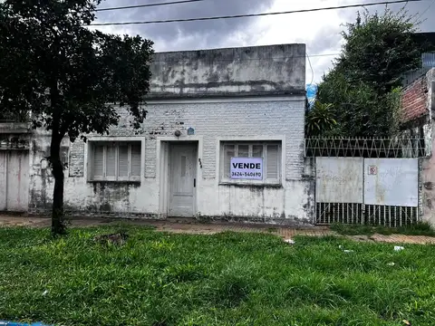 CASA EN VENTA - EXCELENTE UBICACION