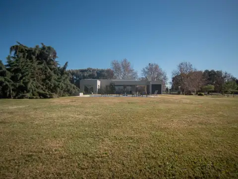 Casa en Alquiler con 1 cochera